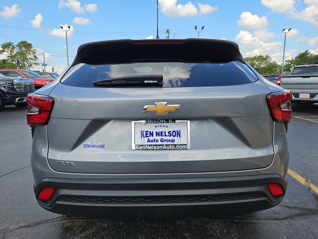 2024 Chevrolet Trax LS photo 2