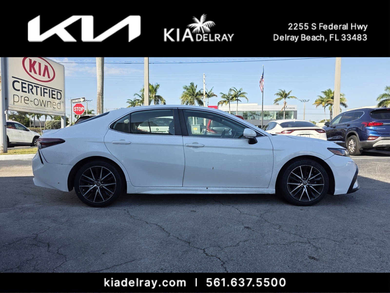 2021 Toyota Camry SE photo 3