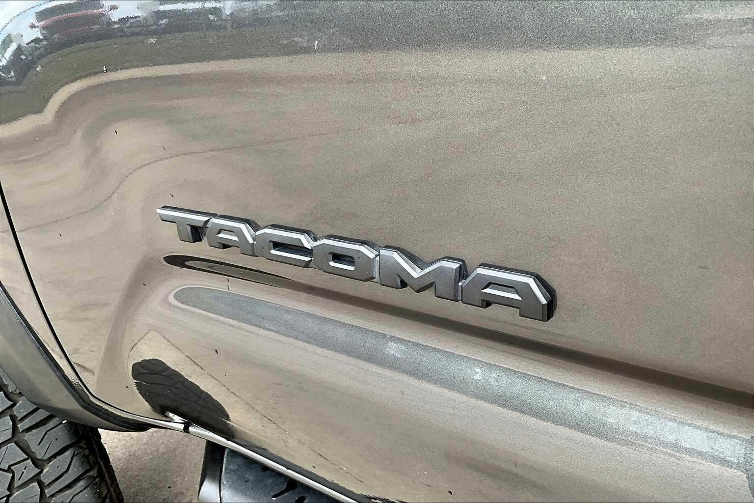 2020 Toyota Tacoma TRD photo 31