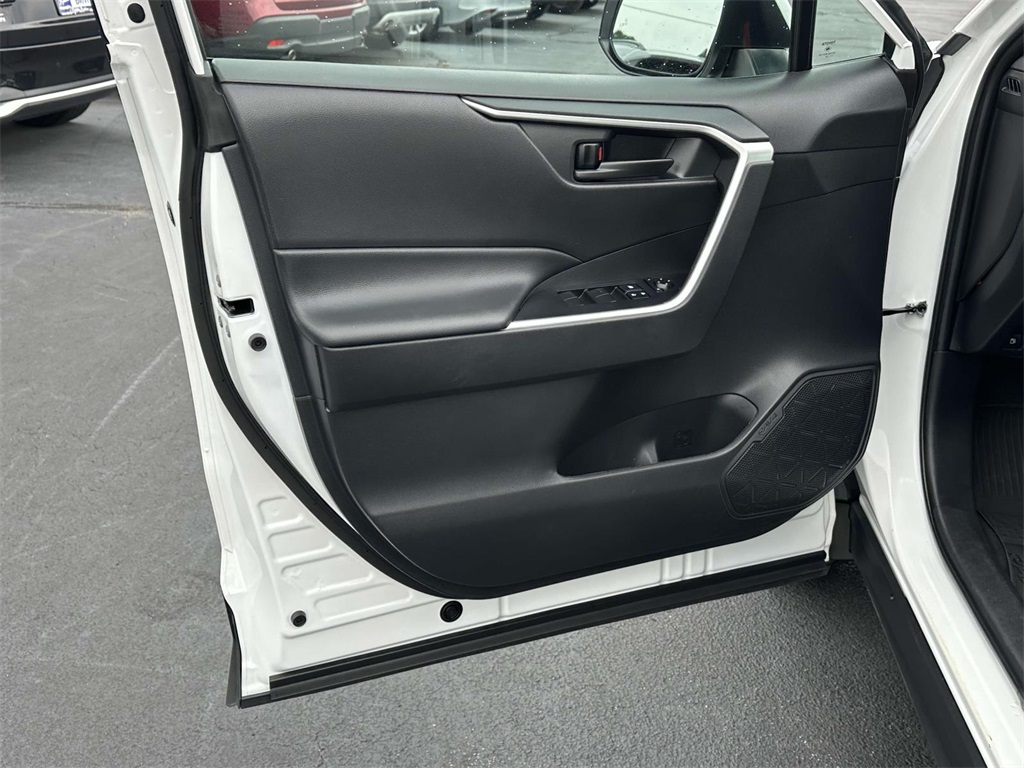 2024 Toyota RAV4 Hybrid LE photo 4