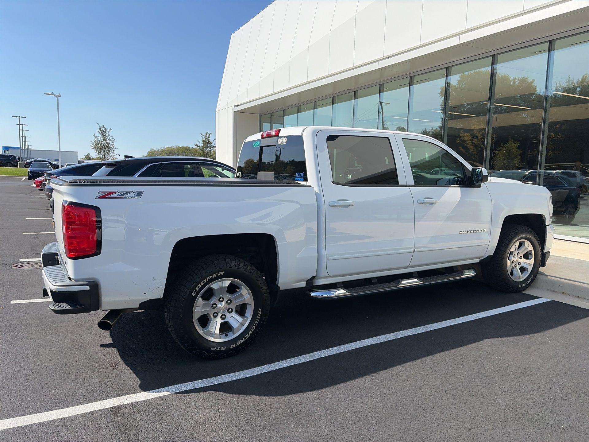 2017 Chevrolet Silverado 1500 LT photo 4