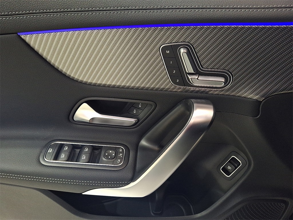 2025 Mercedes Benz CLA 250 4MATIC photo 9