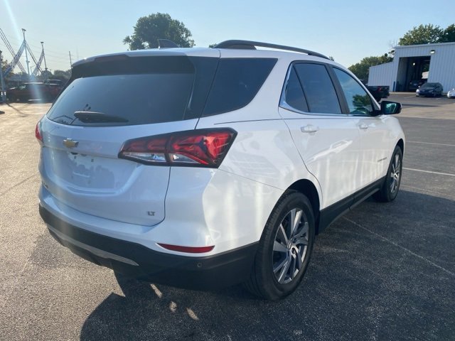 2024 Chevrolet Equinox LT photo 2