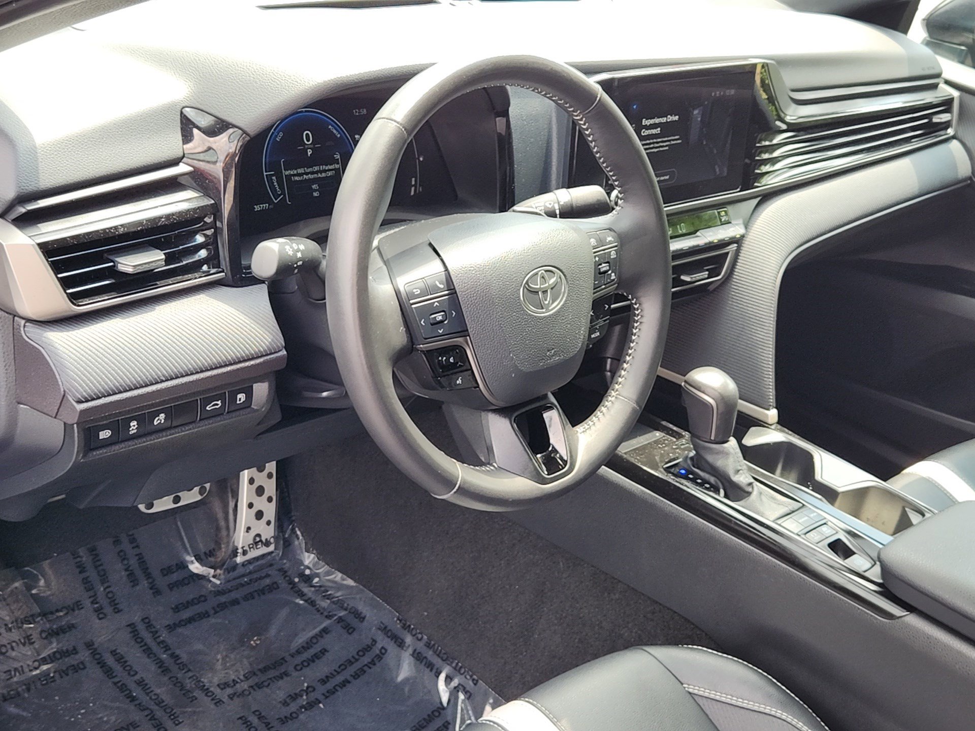 2025 Toyota Camry SE photo 11