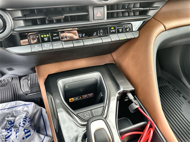 2025 Toyota Crown Signia Limited photo 26