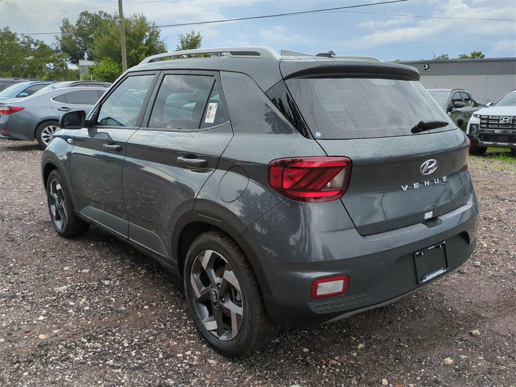 2025 Hyundai Venue SEL photo 7