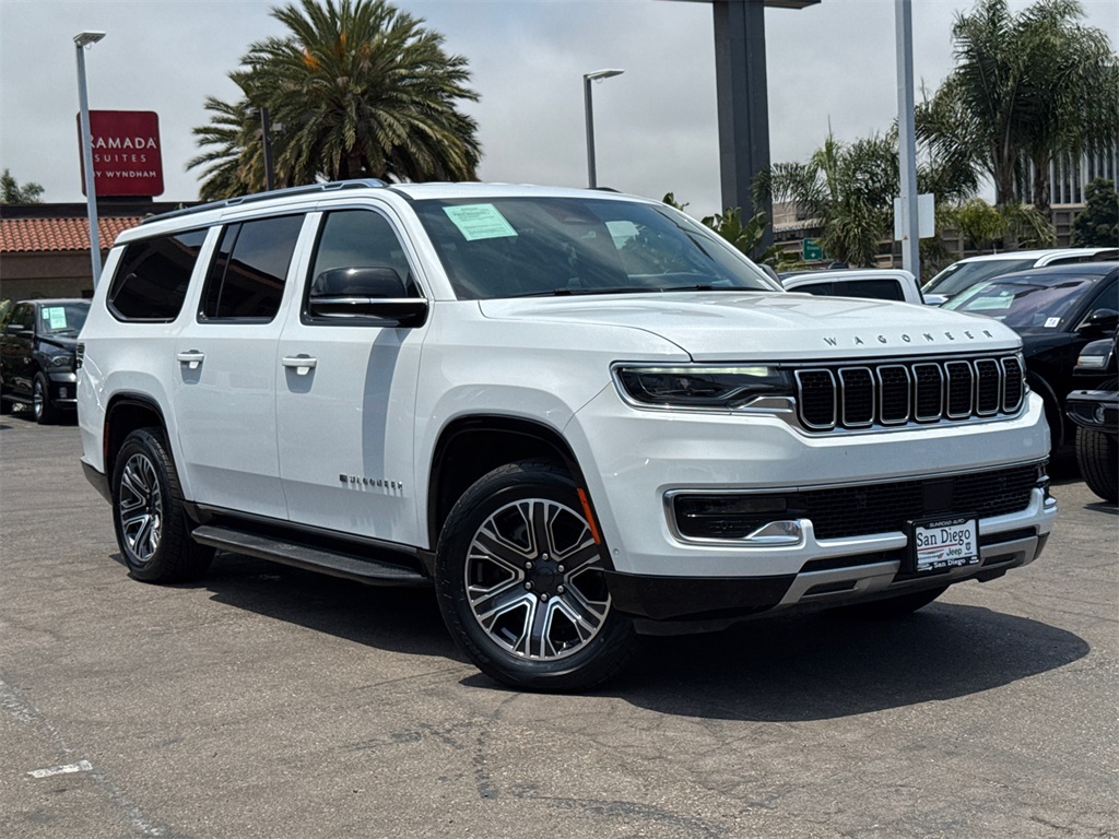 2023 Jeep Wagoneer L Series II photo 2