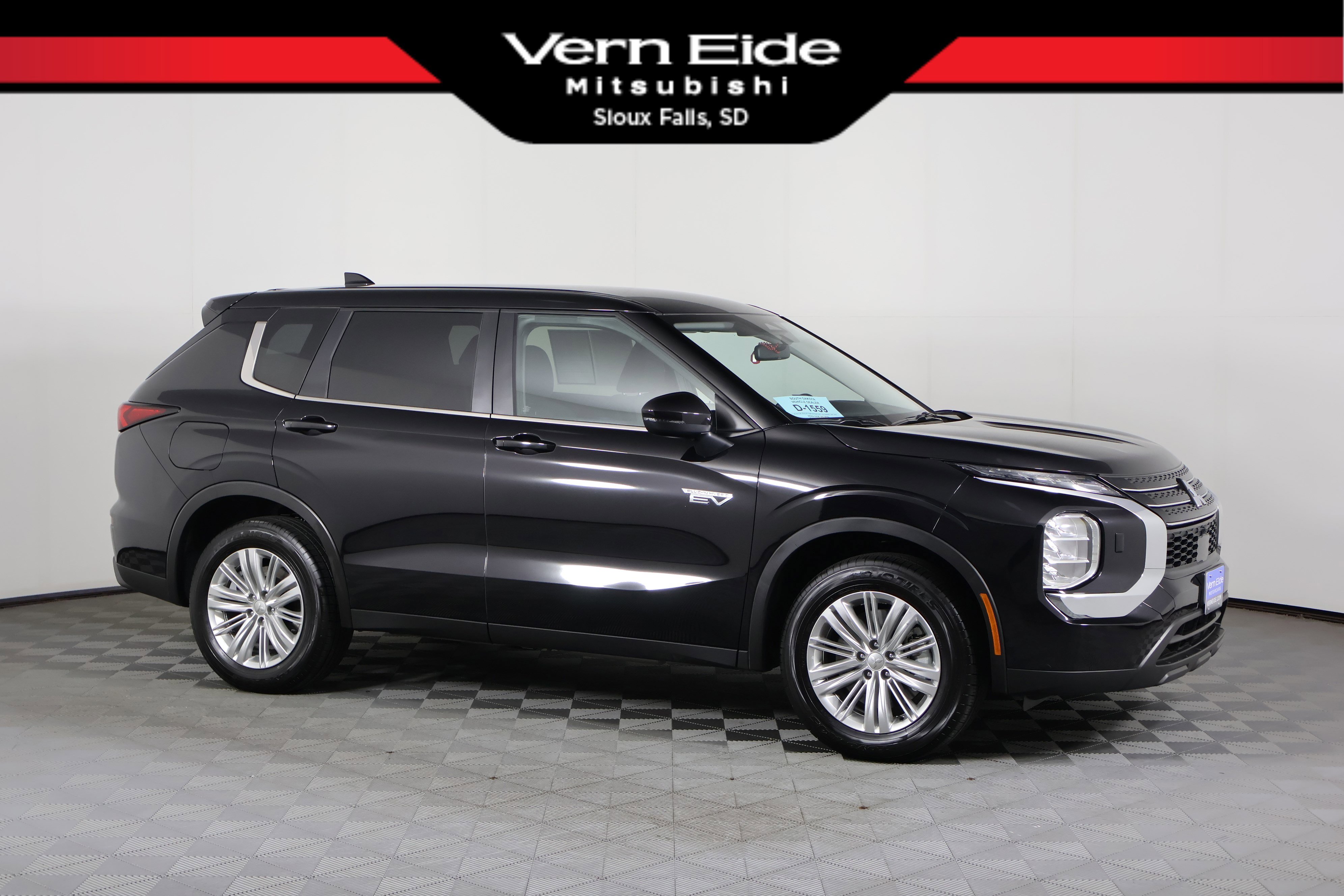 2025 Mitsubishi Outlander Plug-in Hybrid ES's photo