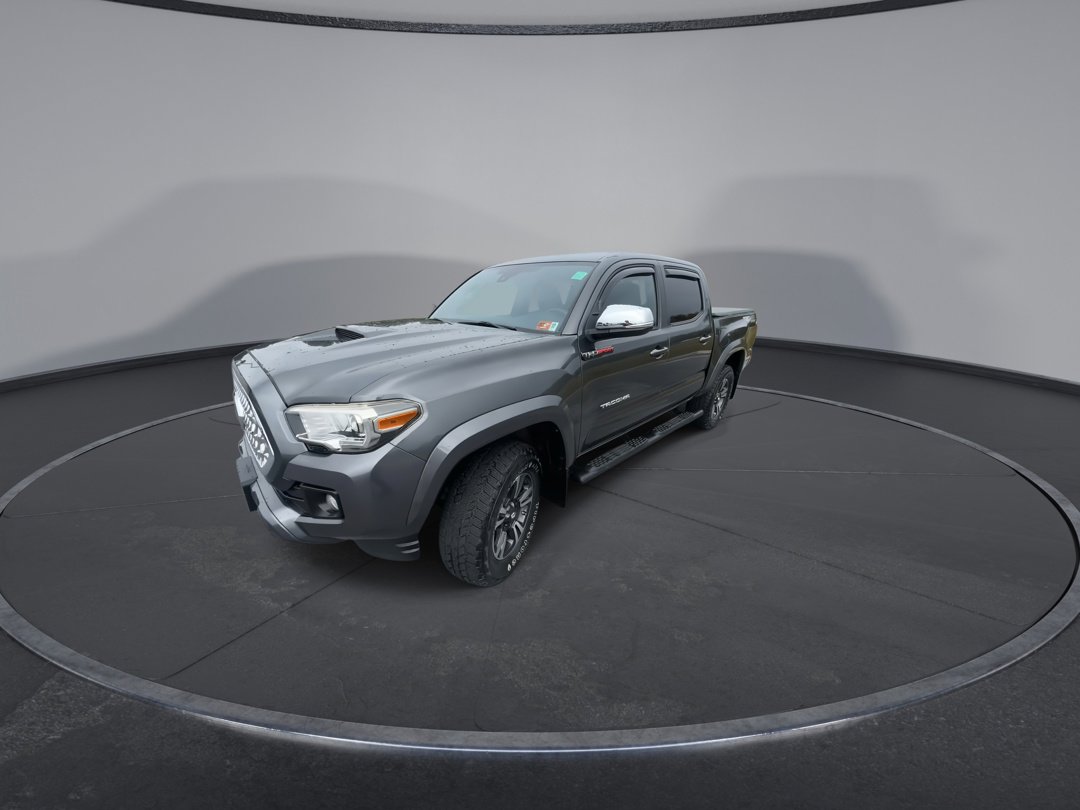 2018 Toyota Tacoma TRD Sport photo 2