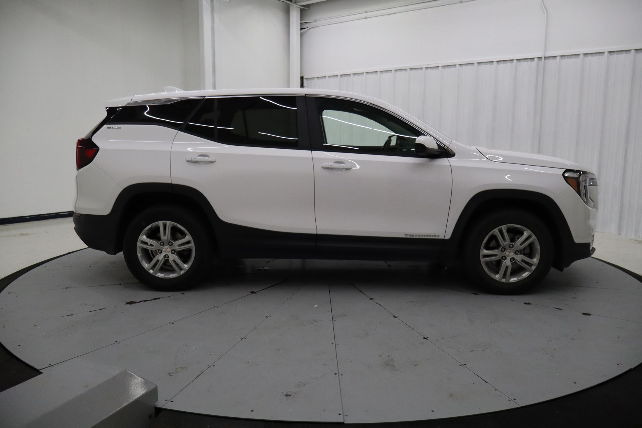 2024 Gmc Terrain SLE photo 2