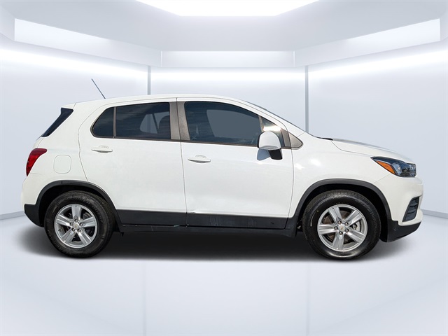 2020 Chevrolet Trax LS photo 2