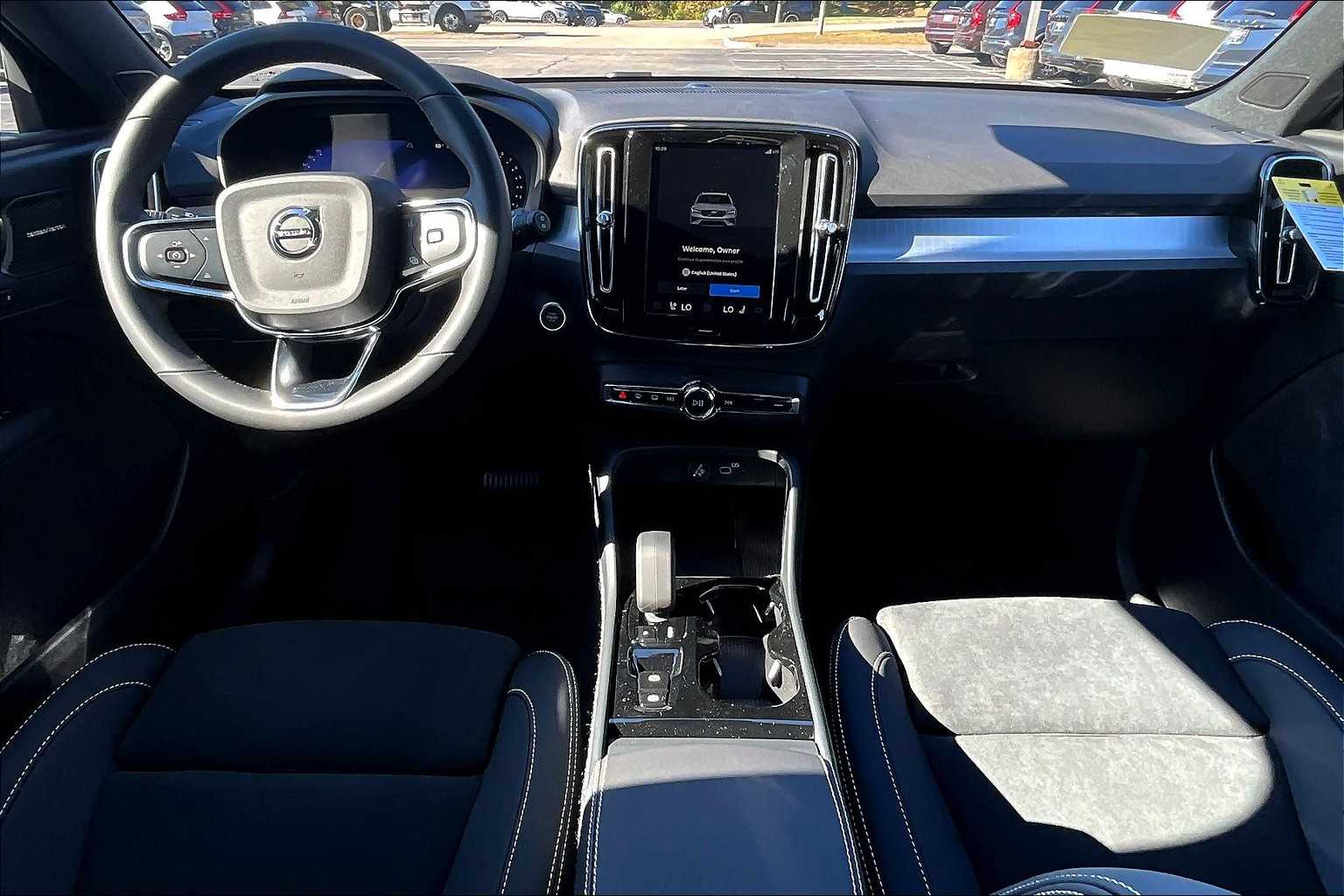 2026 Volvo XC40 photo 3