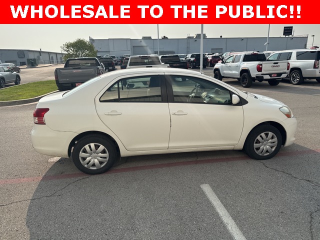 2011 Toyota Yaris Base photo 2