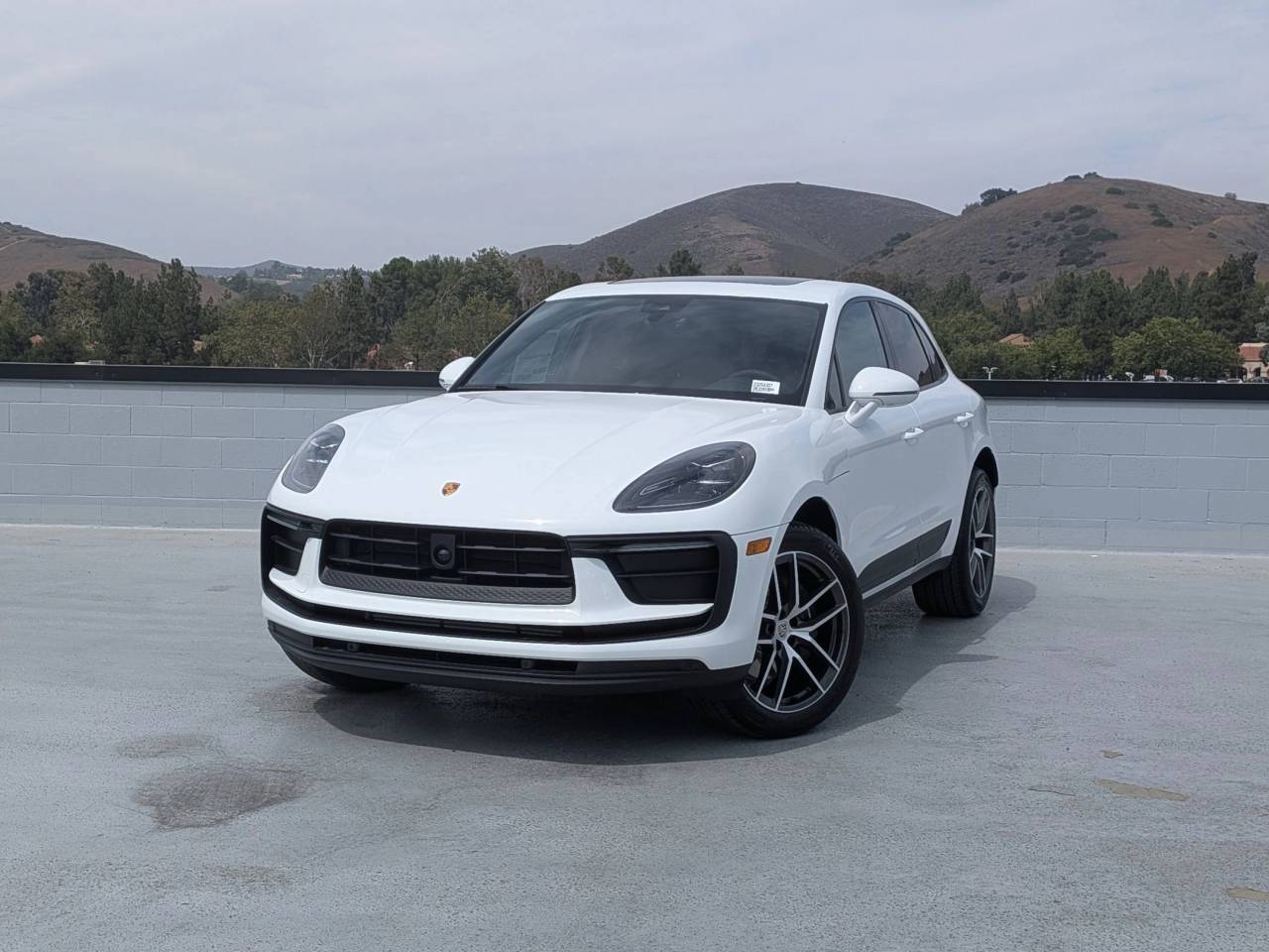 2025 Porsche Macan's photo