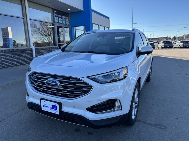 2022 Ford Edge Titanium's photo