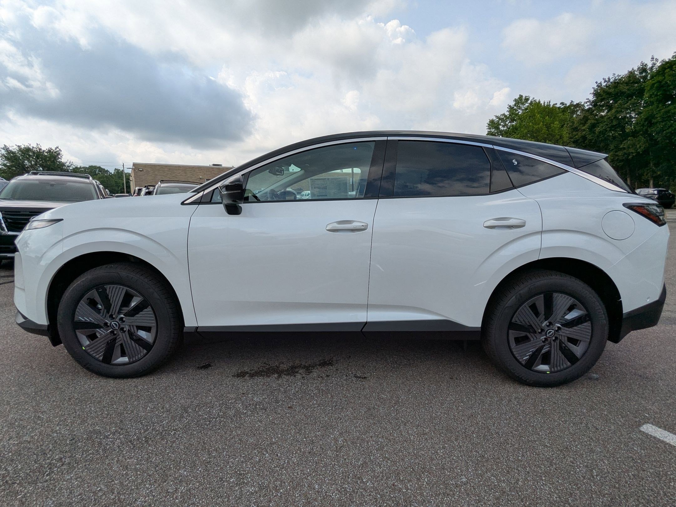 2025 Nissan Murano SL photo 9
