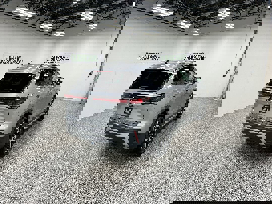 2025 Volkswagen Tiguan SE photo 4