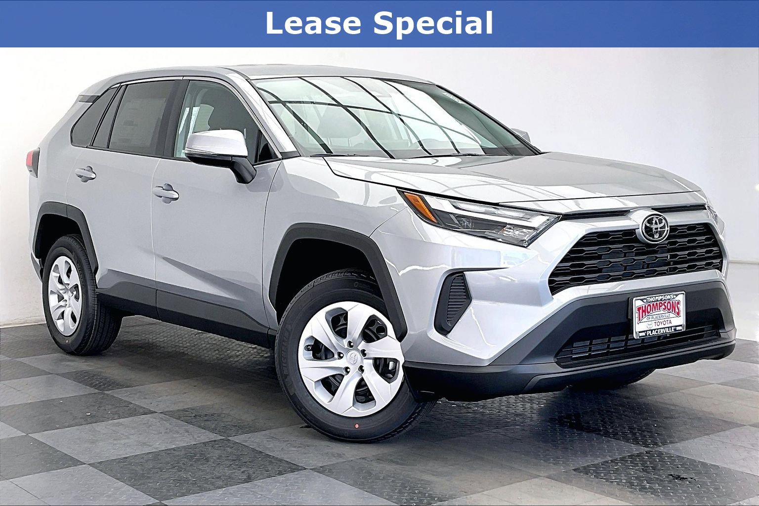 2025 Toyota RAV4 LE's photo