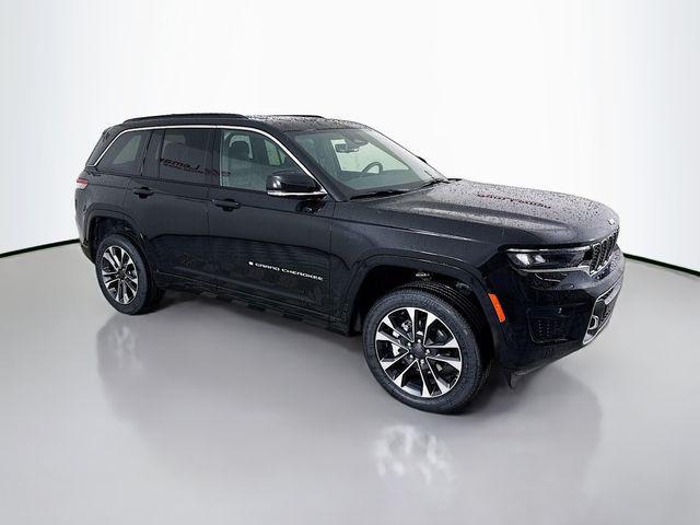 2025 Jeep Grand Cherokee Overland's photo