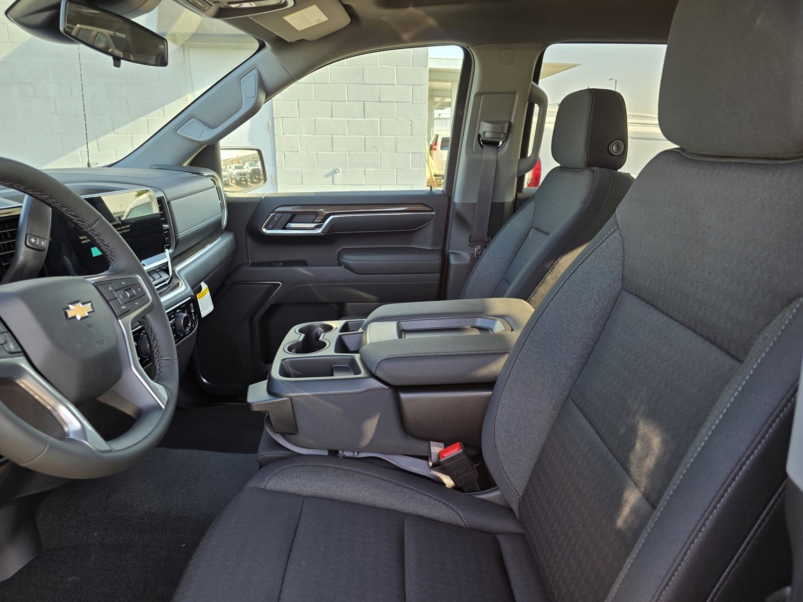 2025 Chevrolet Silverado 1500 LT photo 23