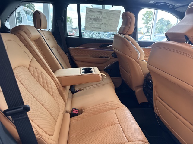 2025 Jeep Grand Cherokee Summit Reserve photo 8