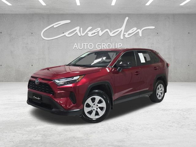 2025 Toyota RAV4 LE's photo