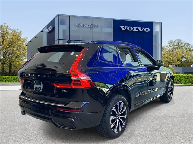 2025 Volvo XC60 B5 Core photo 2