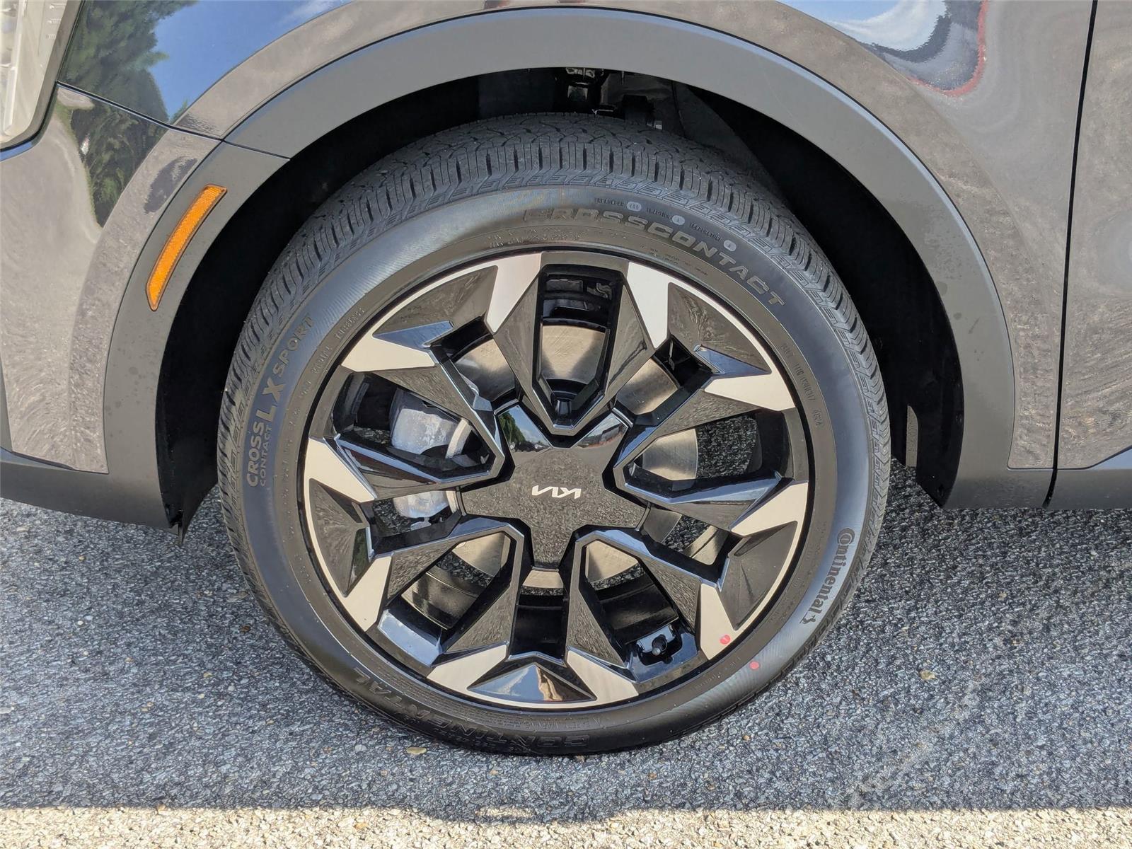 2025 Kia Sorento EX photo 3