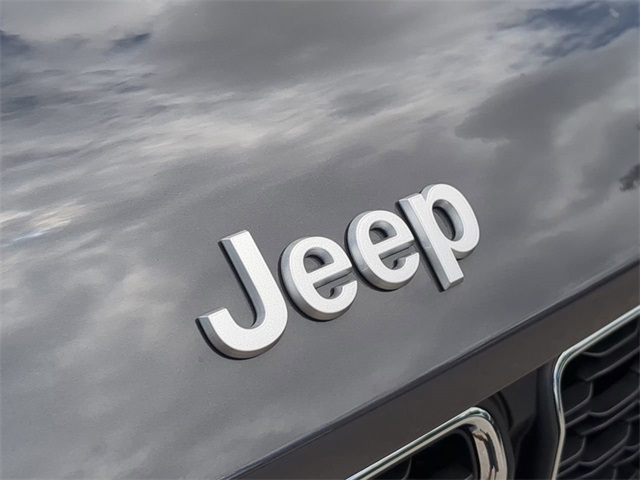 2025 Jeep Grand Cherokee Laredo X photo 11