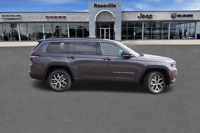 2025 Jeep Grand Cherokee Limited photo 2