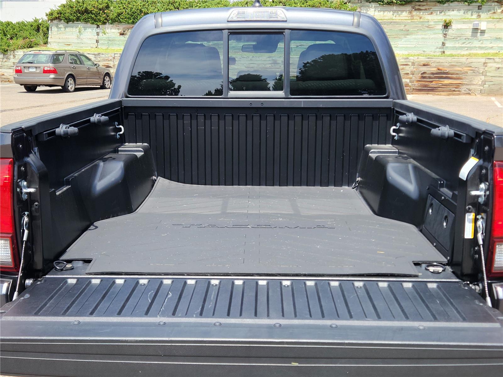 2022 Toyota Tacoma SR photo 13