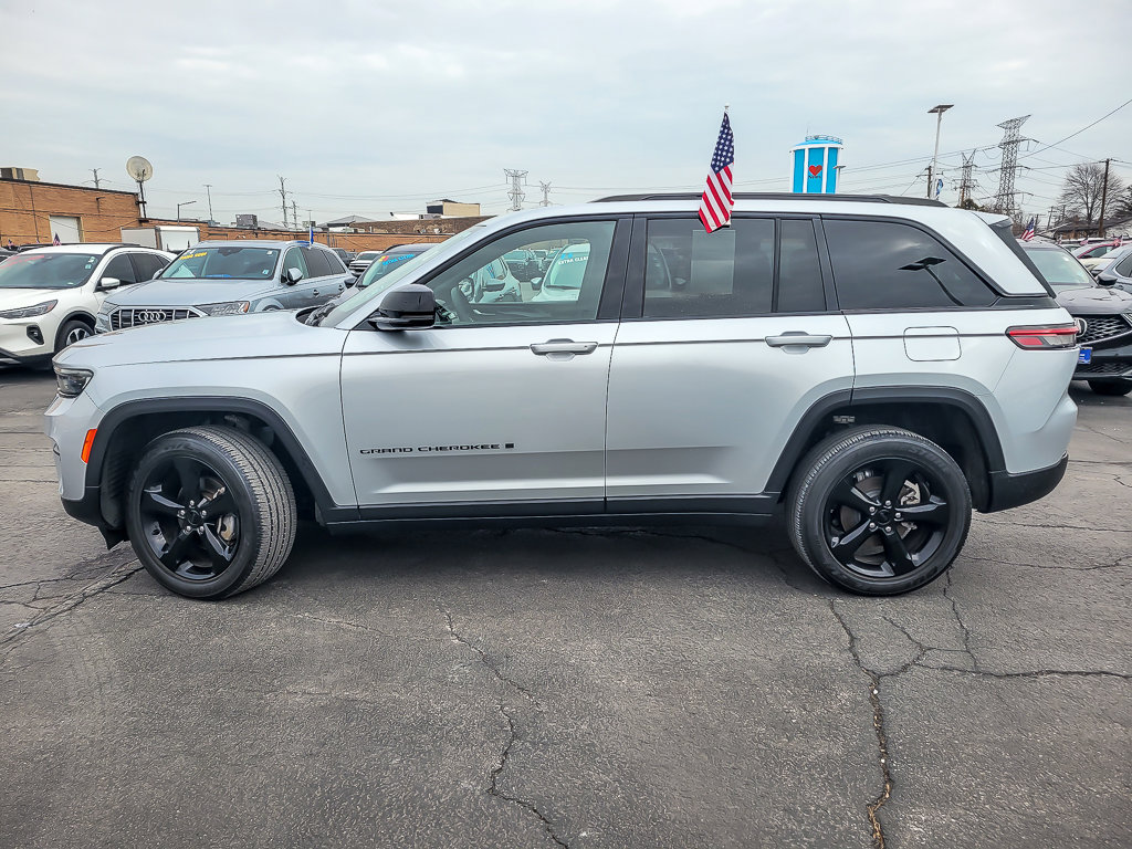 2023 JEEP GRAND CHEROKEE - Image 4
