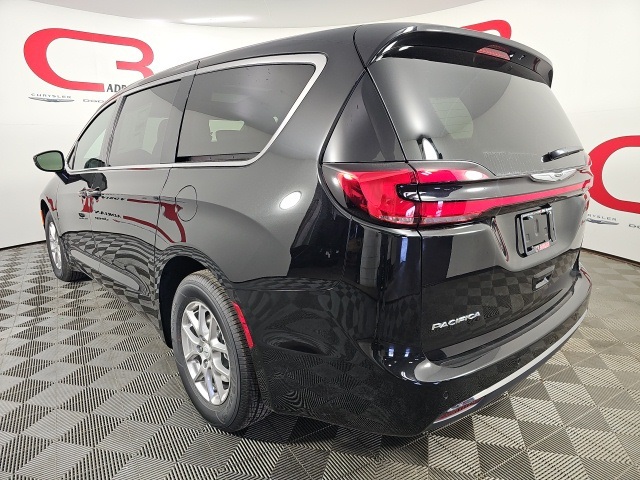 2026 Chrysler Pacifica photo 5