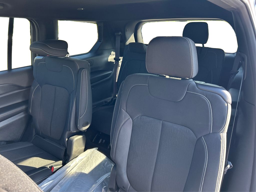 2025 Jeep Grand Cherokee Laredo X photo 16