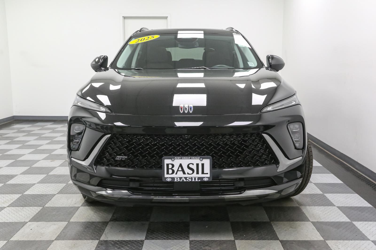 2025 Buick Envision Sport Touring photo 3