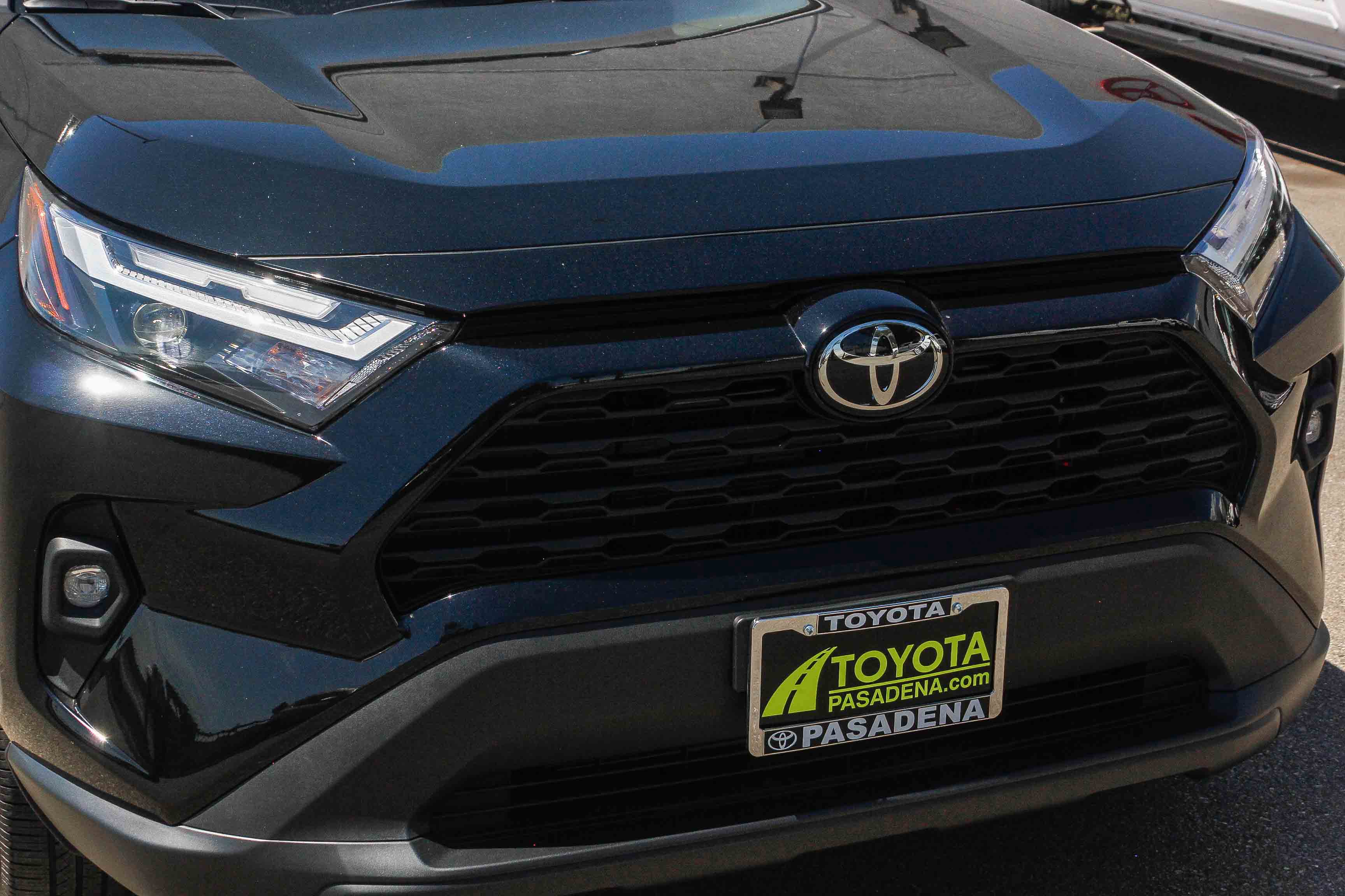 2025 Toyota RAV4 XLE Premium photo 5