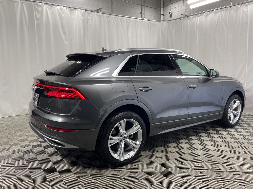 2022 Audi Q8 55 Premium Plus photo 3