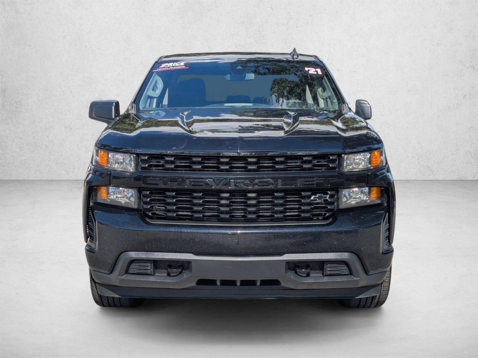 2021 Chevrolet Silverado 1500 Custom photo 2