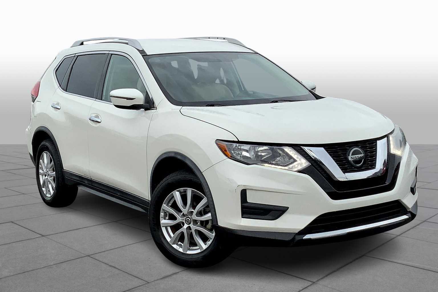 2018 Nissan Rogue SV photo 2