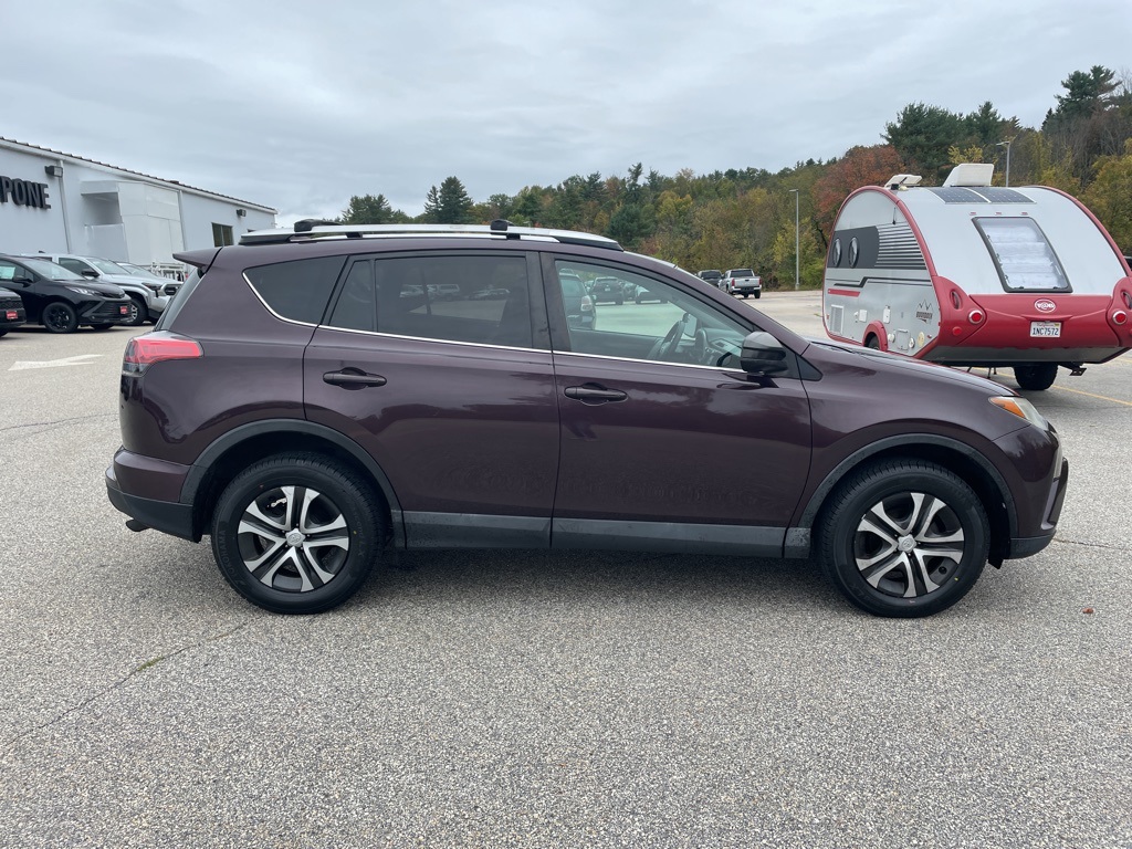 2016 Toyota RAV4 LE photo 2