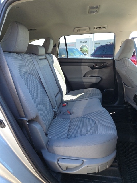 2021 Toyota Highlander L photo 34