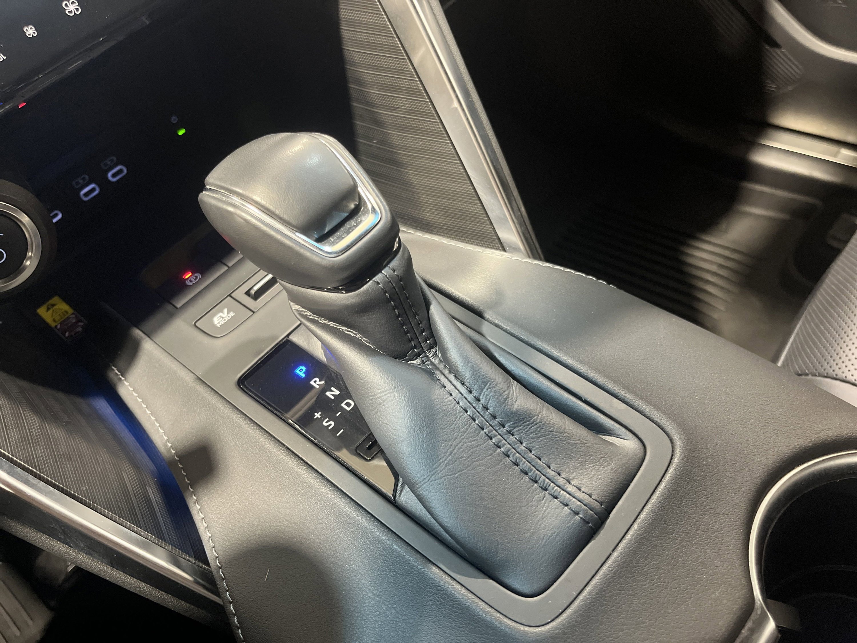 2024 Toyota Venza Limited photo 24