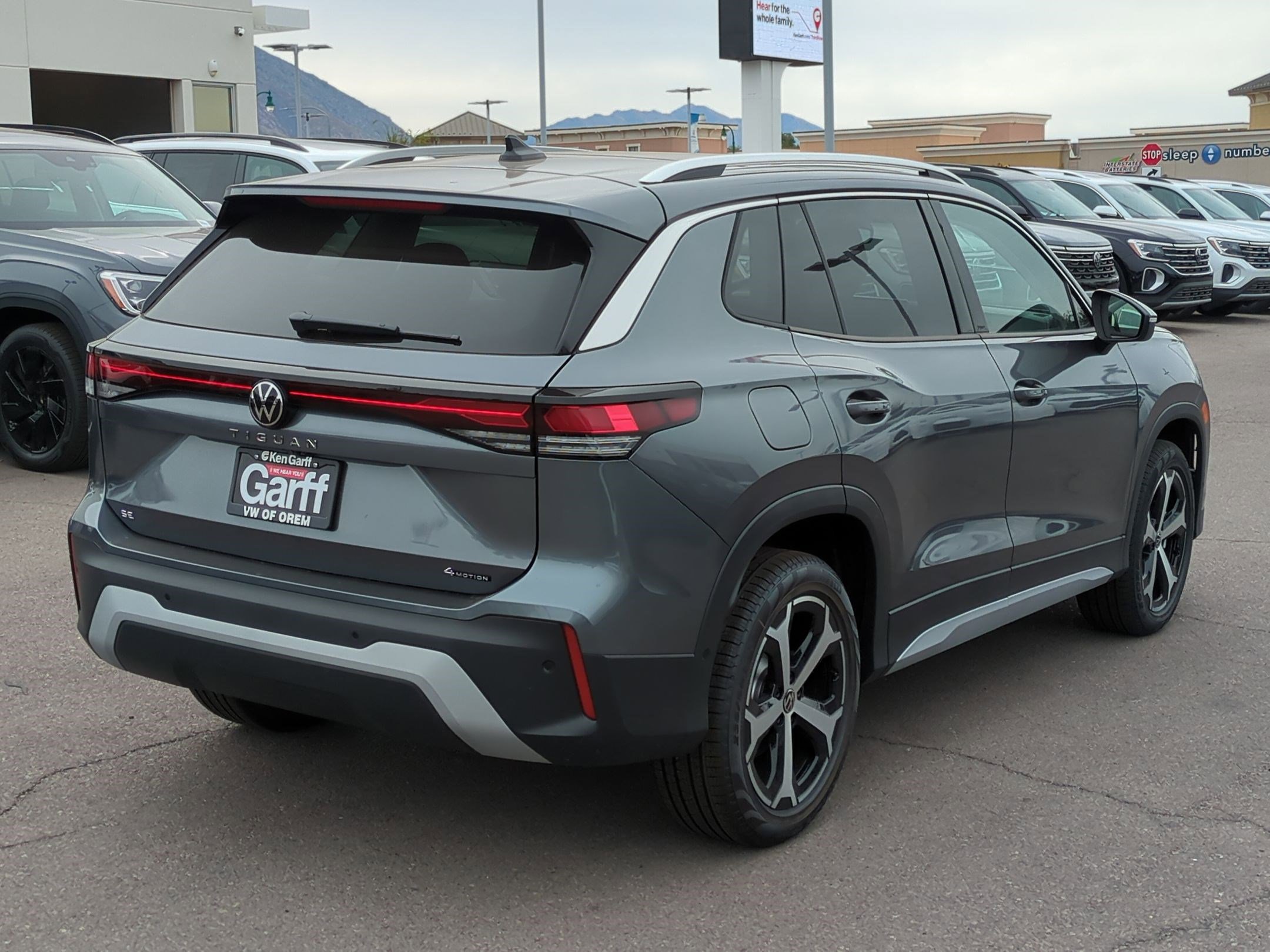 2025 Volkswagen Tiguan SE photo 2