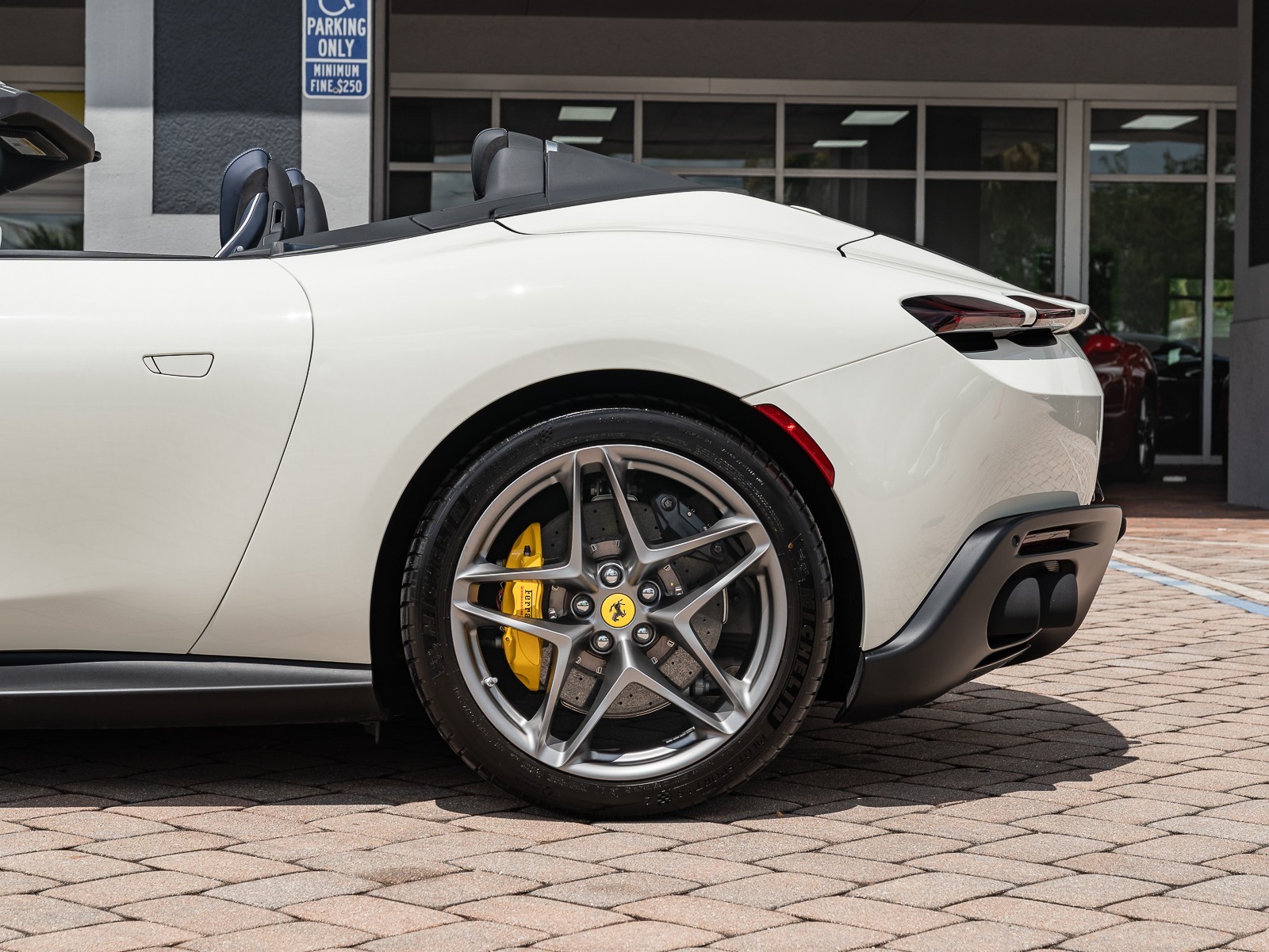2024 Ferrari Roma Spider photo 30