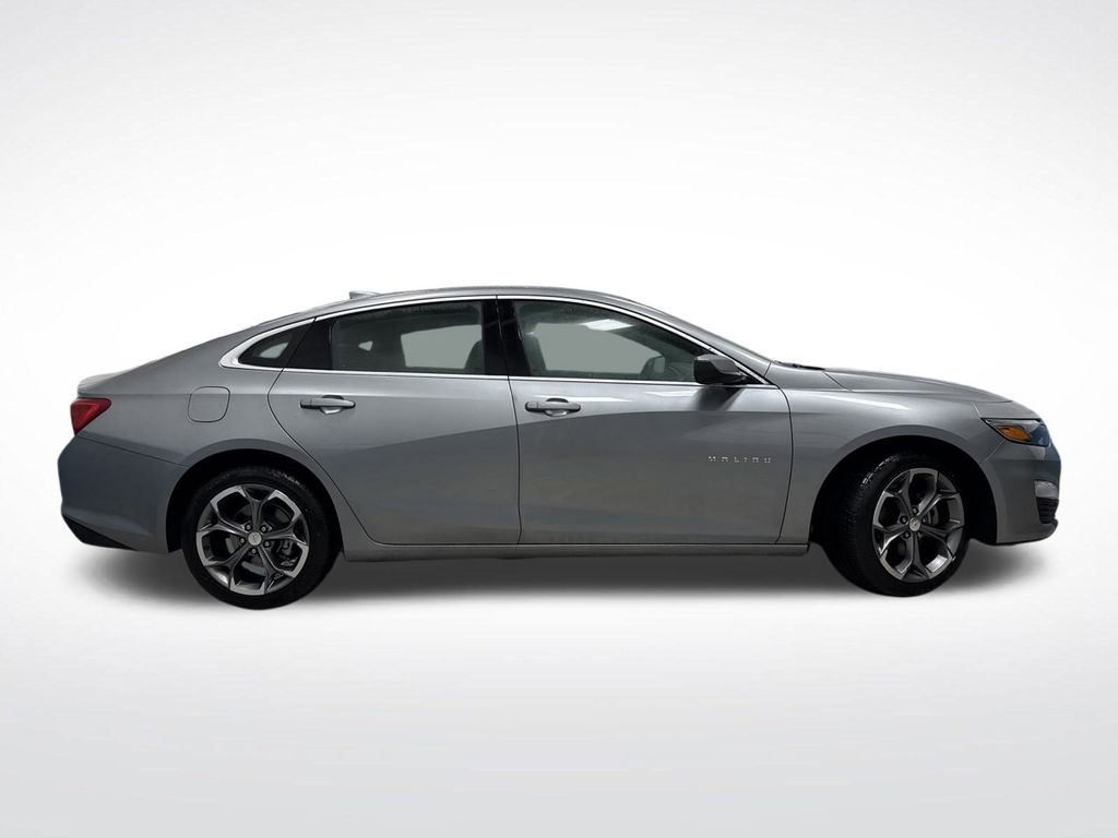 2024 Chevrolet Malibu 1LT photo 2