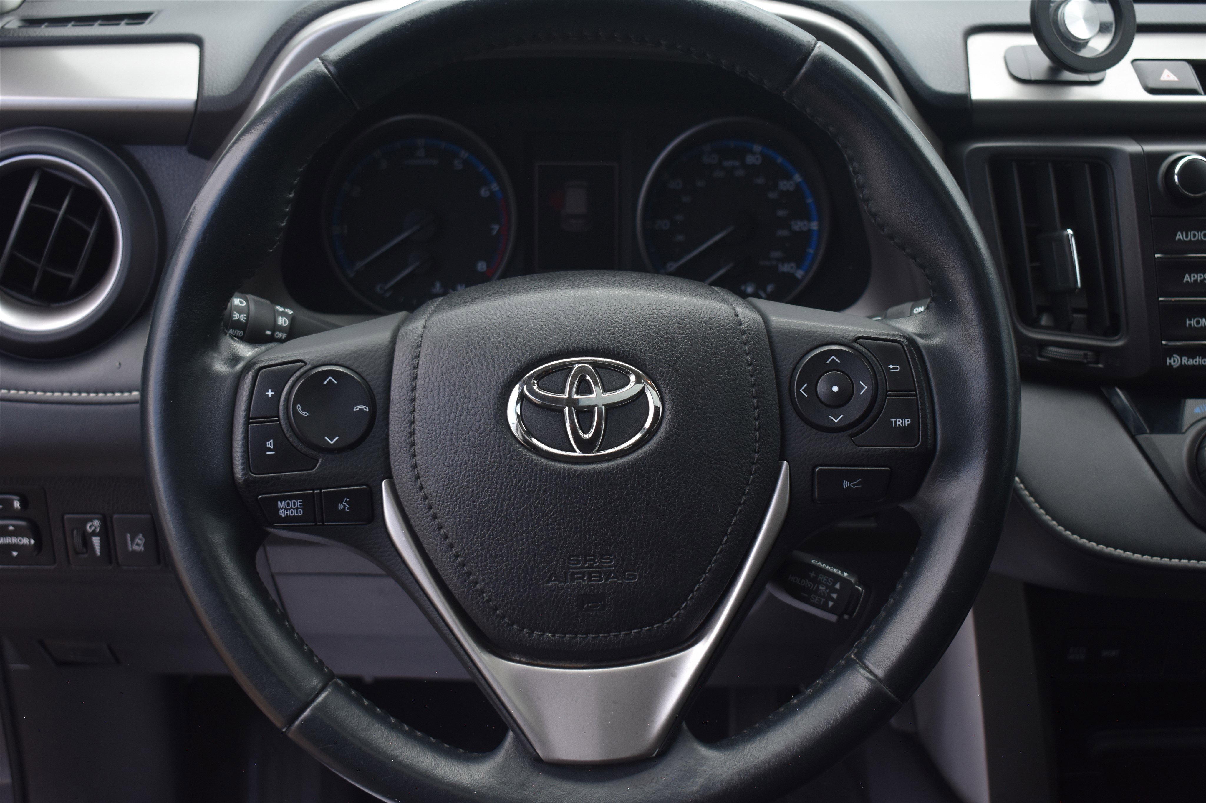 2017 Toyota RAV4 XLE photo 8