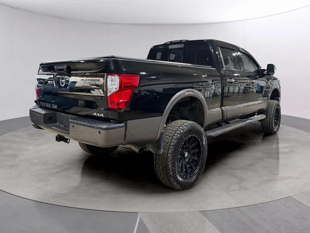 2019 Nissan Titan photo 4