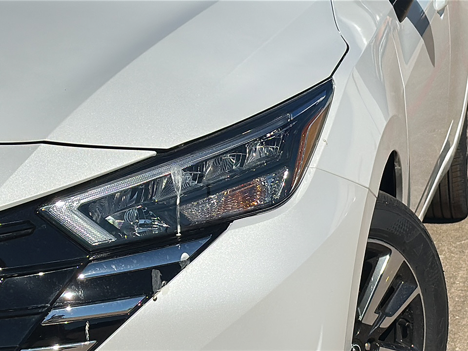 2025 Nissan Versa SV photo 2