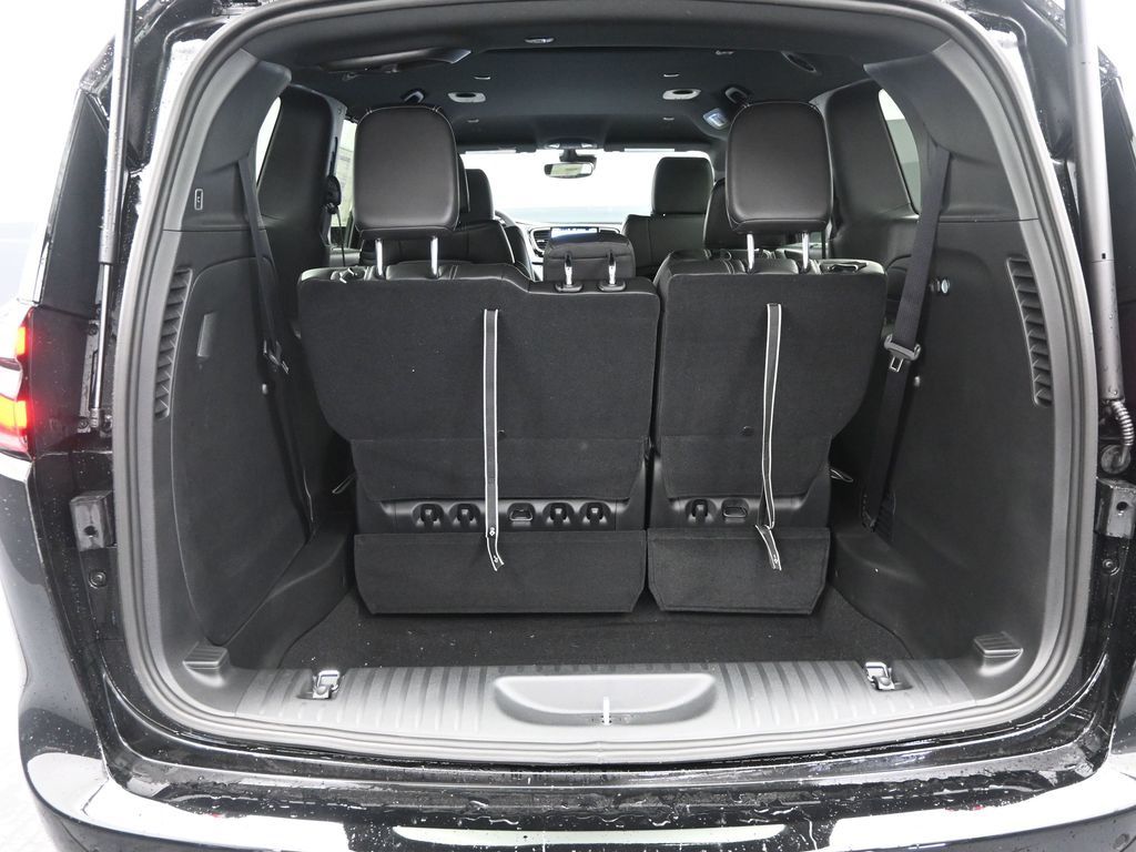 2025 Chrysler Pacifica photo 8