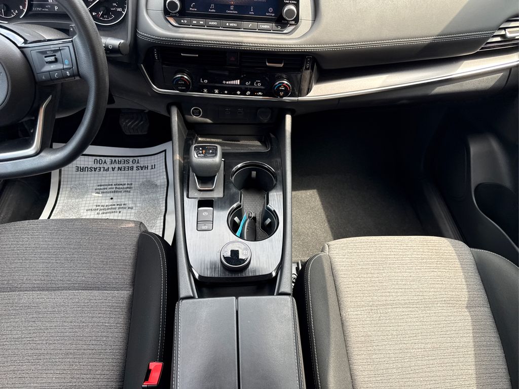 2022 Nissan Rogue SV photo 18